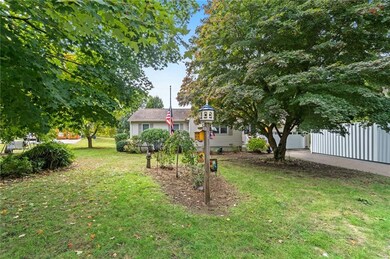 39 Stuart St, Westerly, RI 02891 - photo 2