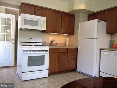 1204 Locust Ave, Halethorpe, MD 21227 - photo 3