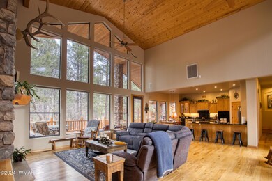 006_Living Room