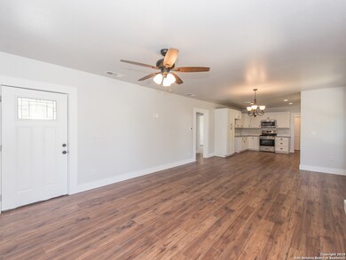 1015 Bismark St, Seguin, TX 78155 - photo 5