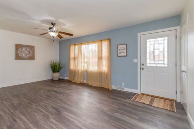 1247 Scott Ave, Waterloo, IA 50701 - photo 4