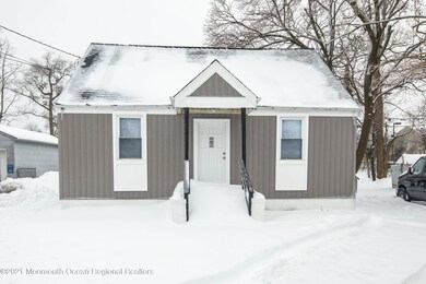 02_House Front-3