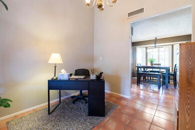 Formal dining or flex room