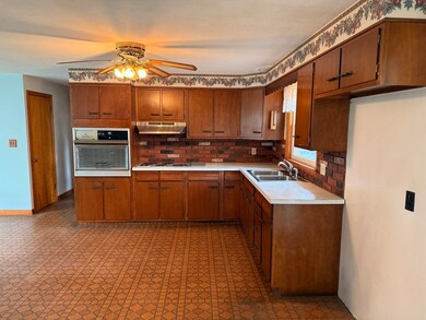 35 Greenhalge St, Worcester, MA 01604 - photo 5