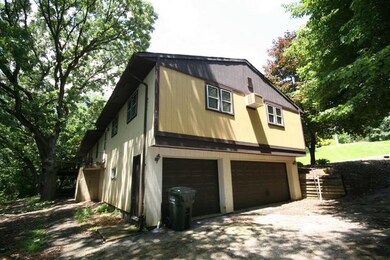 151 Castlewood Dr, Carpentersville, IL 60110 - photo 2