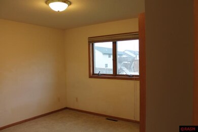 221 Maverick Dr, Mankato, MN 56001 - photo 4