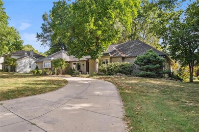 10413 Mohawk Ln, Leawood, KS 66206 - photo 3