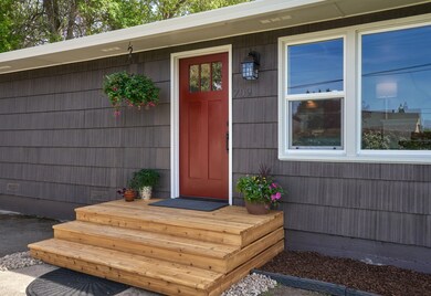 709 Beall Ln, Central Point, OR 97502 - photo 4