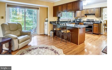 19076 Mcfarlin Dr, Germantown, MD 20874 - photo 3