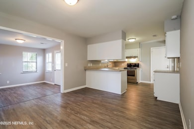 005-photo-dining-room-8522704