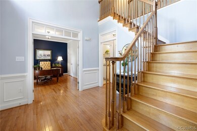 2 story entry with beautiful grand front hardwood
