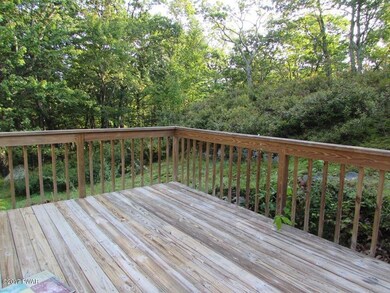 802 Surrey Ct, Hawley, PA 18428 - photo 5