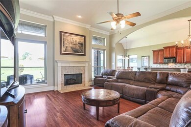 Wide open floor plan, real hardwood floors, lots o