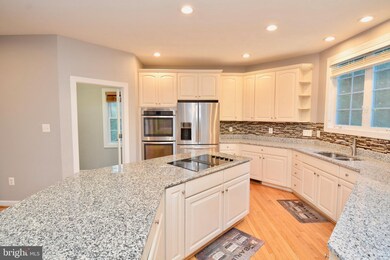 9025 Kiger St, Lorton, VA 22079 - photo 5