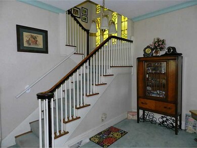 Entry/Foyer.