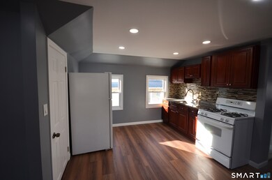 70 Westfield Ave unit 3rd Fl, Bridgeport, CT 06606 - photo 4