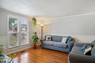 6904 John Paul Ln, Louisville, KY 40229 - photo 7