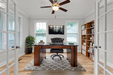 Office VIRTUALLY STAGED