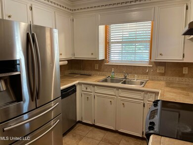 912 Mountain Crest Dr, Byram, MS 39272 - photo 7