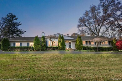 6386 Thorncrest Dr, Bloomfield Hills, MI 48301 - photo 2