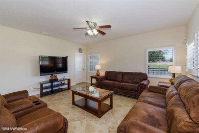 07_3402TerramoreDr_3_FamilyRoom_LowRes