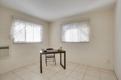 11415-North-113th-Avenue-23