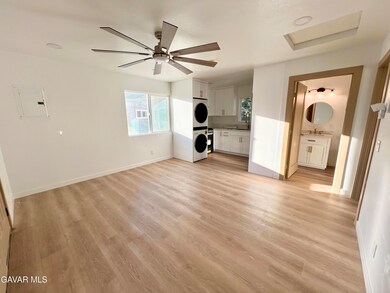 1133 Geraldine Ave E unit B, Lancaster, CA 93535 - photo 5