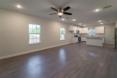 211 Song Thrush Dr, Granbury, TX 76049 - photo 6