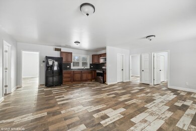 02_17917HoderRd_1_LivingRoom_HiRes