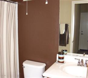 Downstairs Full Bath!