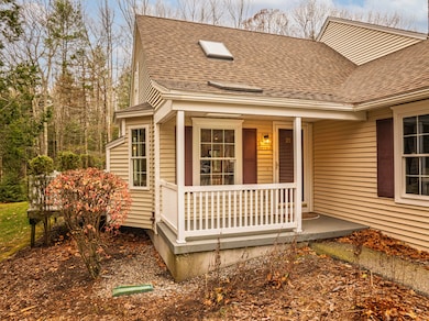 25 Cambridge Ct, Kennebunk, ME 04043 - photo 2