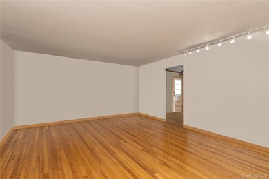 459 Albany Ave, Lindenhurst, NY 11757 - photo 4