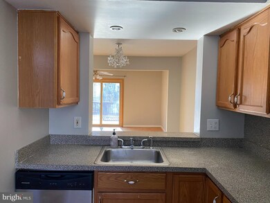 3740 Angelton Ct, Burtonsville, MD 20866 - photo 5