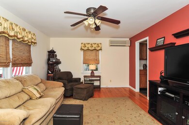 004_Living Room