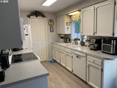 511 SW Monroe St, Sheridan, OR 97378 - photo 5