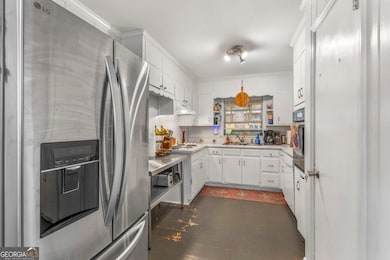 2205 Plantation Dr, Atlanta, GA 30344 - photo 6