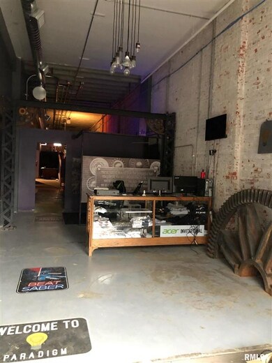 320 E 2nd St, Davenport, IA 52801 - photo 2