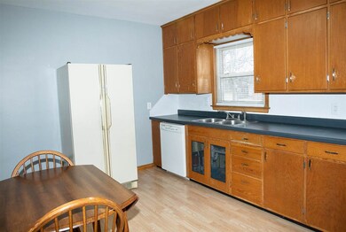 1145 Byron Ave, Waterloo, IA 50702 - photo 3