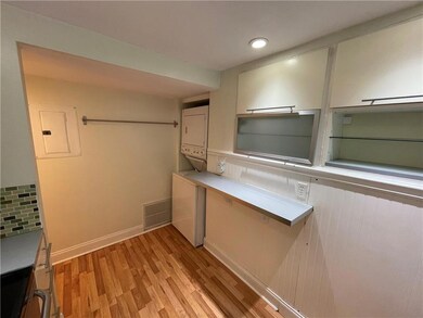 Simple and efficient breakfast bar and build in cabinets.