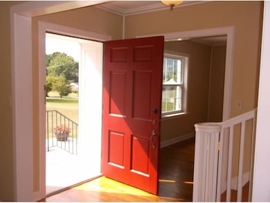 705 Hiwassee Hill Dr, Johnson City, TN 37601 - photo 6