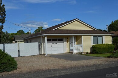 2524 SW 24th St, Redmond, OR 97756 - photo 2