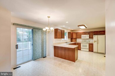 5810 Miriam Dr, Sykesville, MD 21784 - photo 2