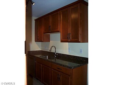Kitchen - Granite counters in Kitchen