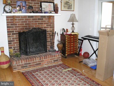 7771 Newington Woods Dr, Springfield, VA 22153 - photo 6