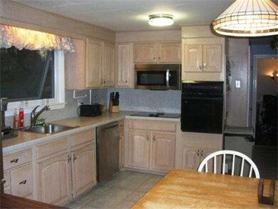 5 Austin St, Burlington, MA 01803 - photo 4