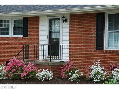 Exterior Front - Close to Hospitals & Expressways!