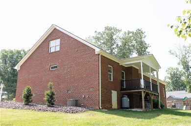 2774 Hickory Dr, Asheboro, NC 27205 - photo 4