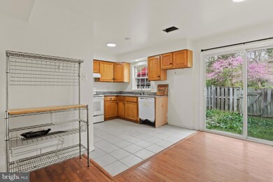 2527 Windbreak Dr, Alexandria, VA 22306 - photo 5
