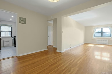 19 Old Mamaroneck Rd unit 6M, White Plains, NY 10605 - photo 5