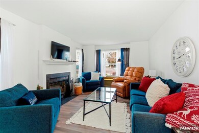 14 Willow Cir unit 706, Hamburg, NJ 07419 - photo 6